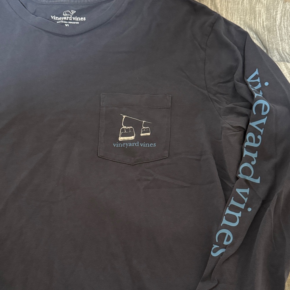 Vineyard Vines Men's Blue Long Sleeve Tee with Skiing logo